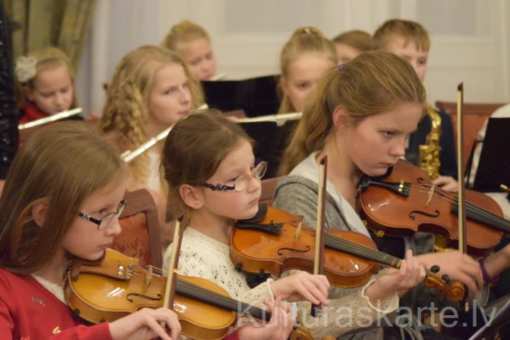 Ziemsvētku ieskaņas Bīriņu pilī 2017 